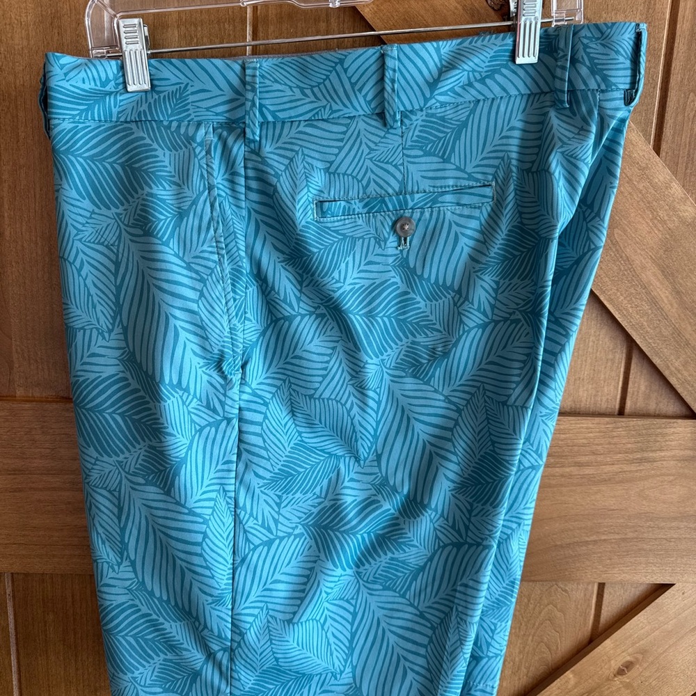 Walter Hagen Turquoise waist 40 men’s golf shorts